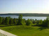 lake.jpg (21201 bytes)